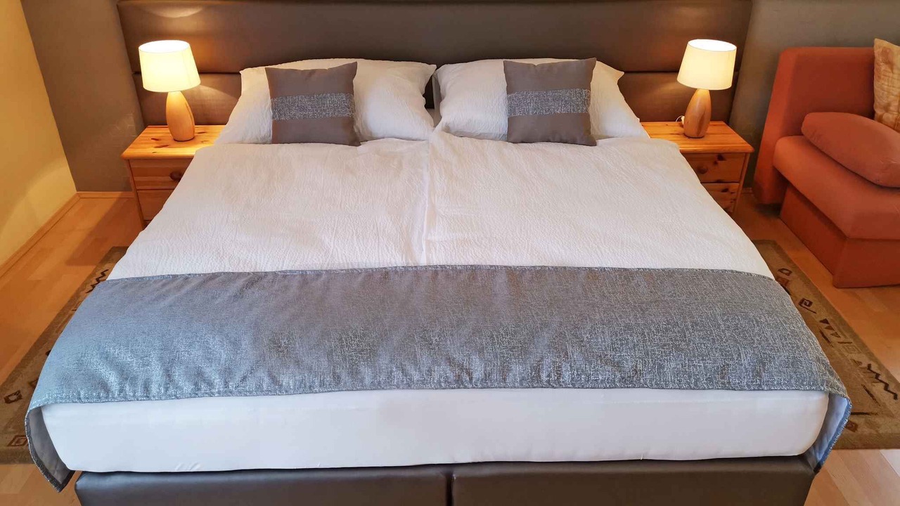 Photo of Bedroom in Buk