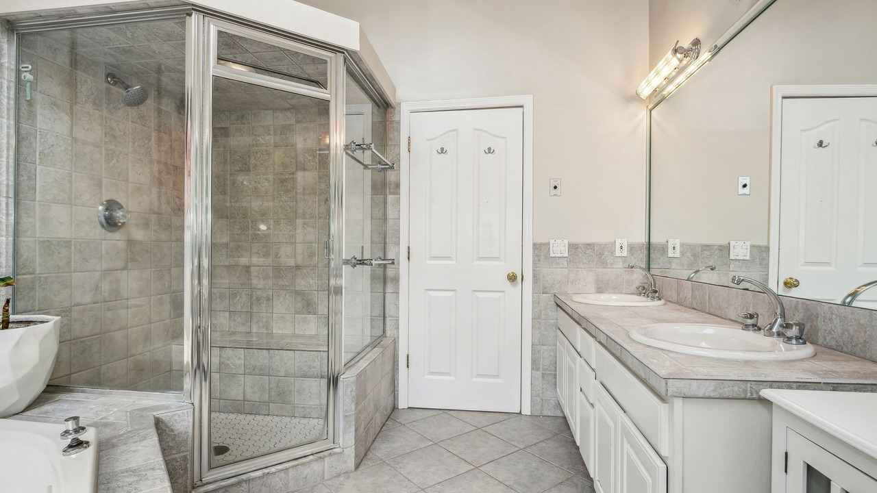 Photo of Bathroom in Garrison