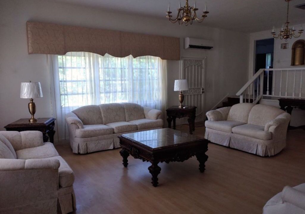 Photo of Livingroom in Lucaya