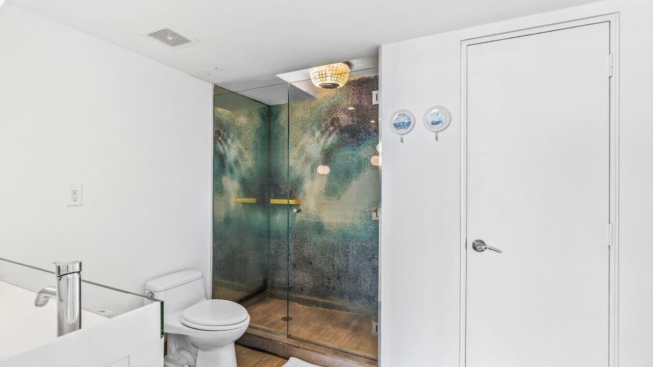 Photo of Bathroom in West Avenue