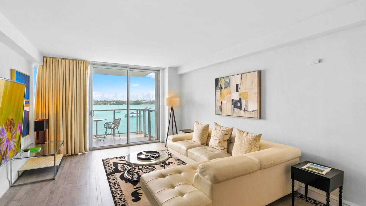 Photo of Livingroom in West Avenue