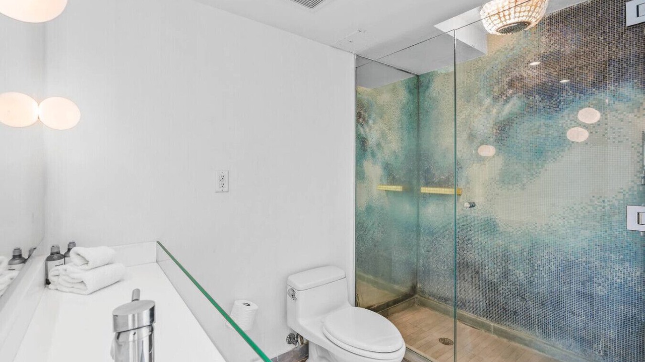 Photo of Bathroom in West Avenue
