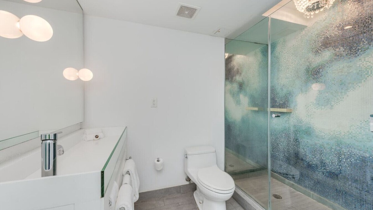 Photo of Bathroom in West Avenue
