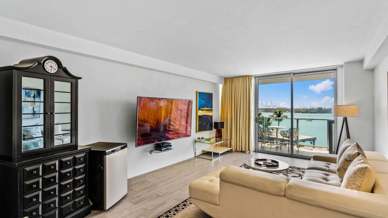 Photo of Livingroom in West Avenue