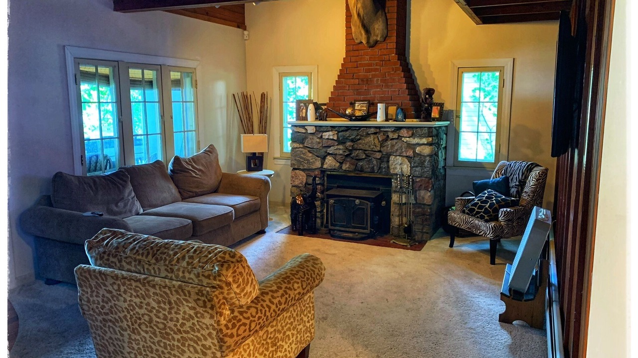 Photo of Livingroom in Scottsburg
