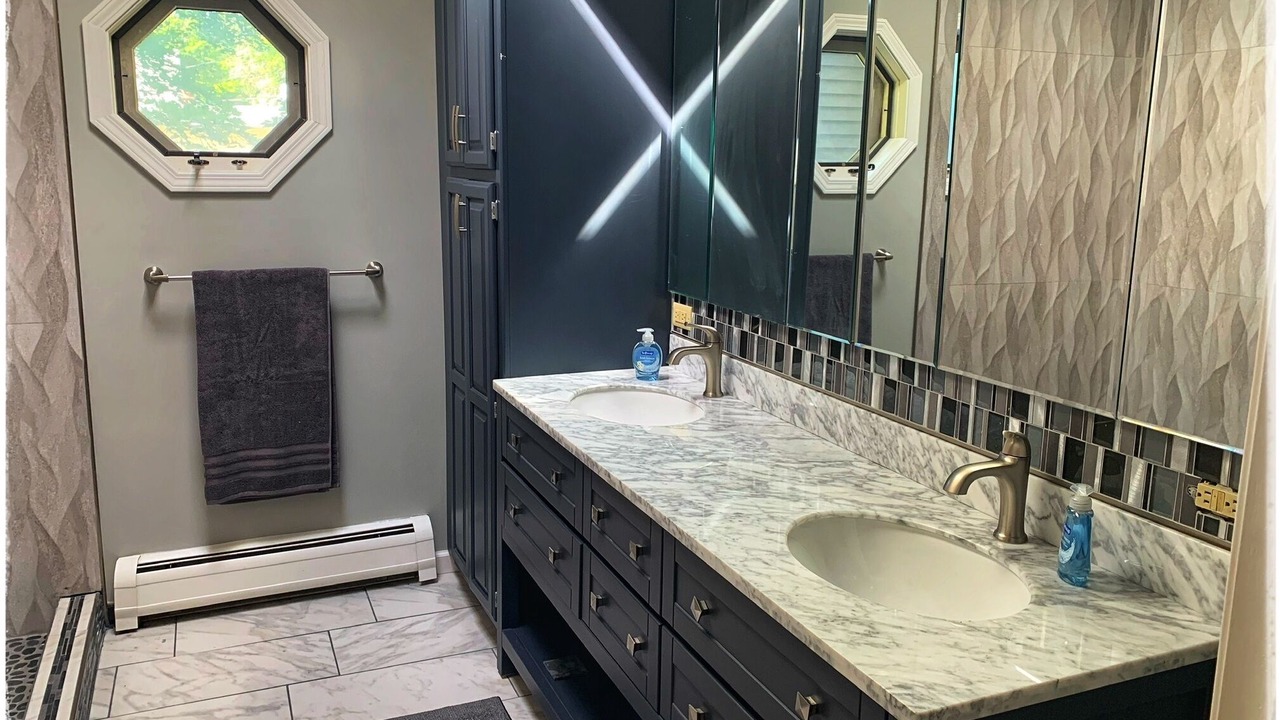 Photo of Bathroom in Scottsburg