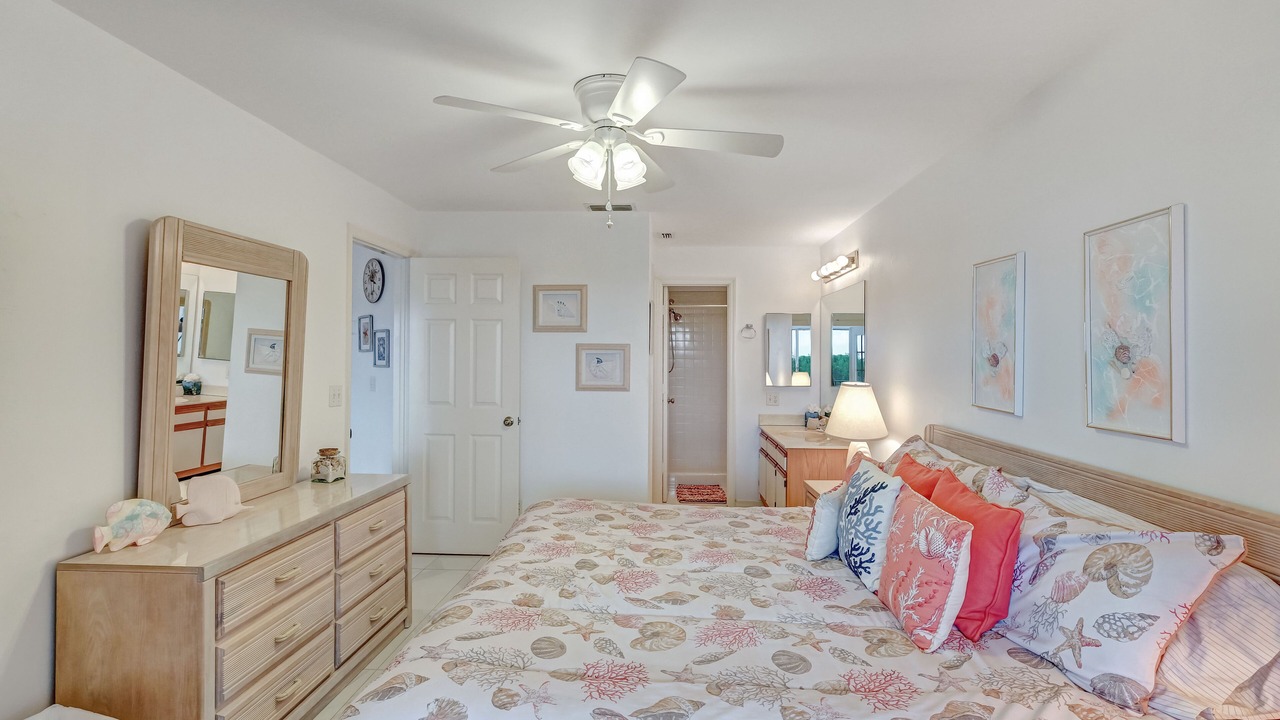 Photo of Bedroom in Hammock Bay