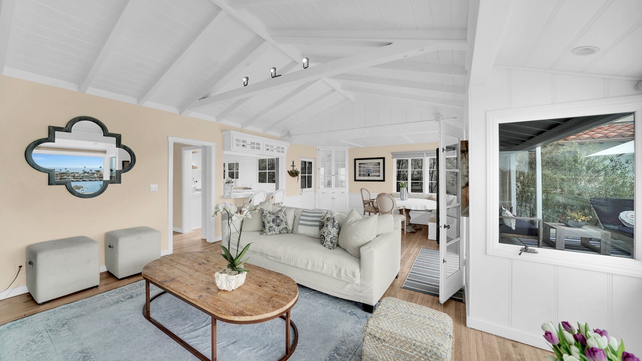 Photo of Livingroom in Corona del Mar