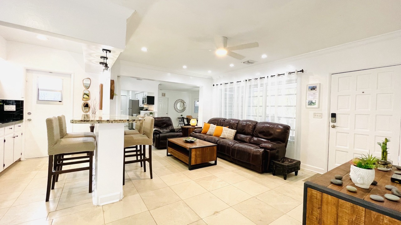 Photo of Livingroom in Dolphin Isles
