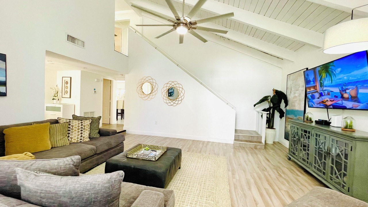 Photo of Livingroom in Lauderdale Beach
