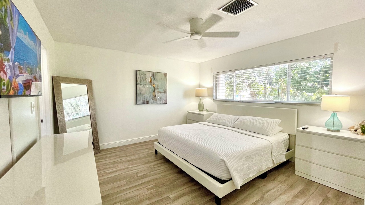 Photo of Bedroom in Lauderdale Beach