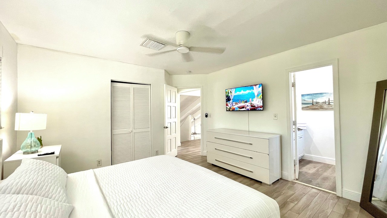 Photo of Bedroom in Lauderdale Beach