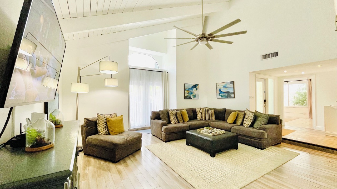 Photo of Livingroom in Lauderdale Beach
