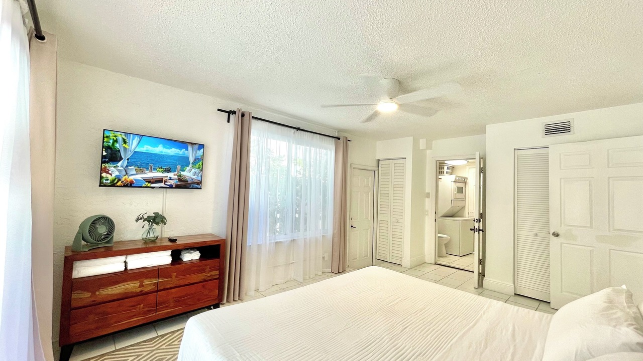 Photo of Bedroom in Lauderdale Beach