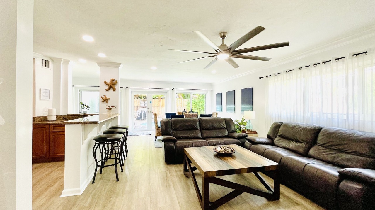 Photo of Livingroom in Dolphin Isles