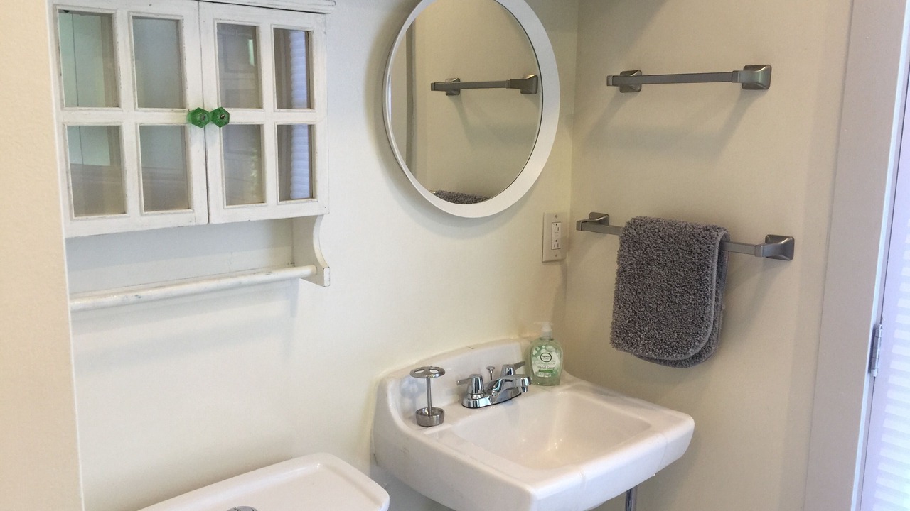 Photo of Bathroom in Piedmont Avenue