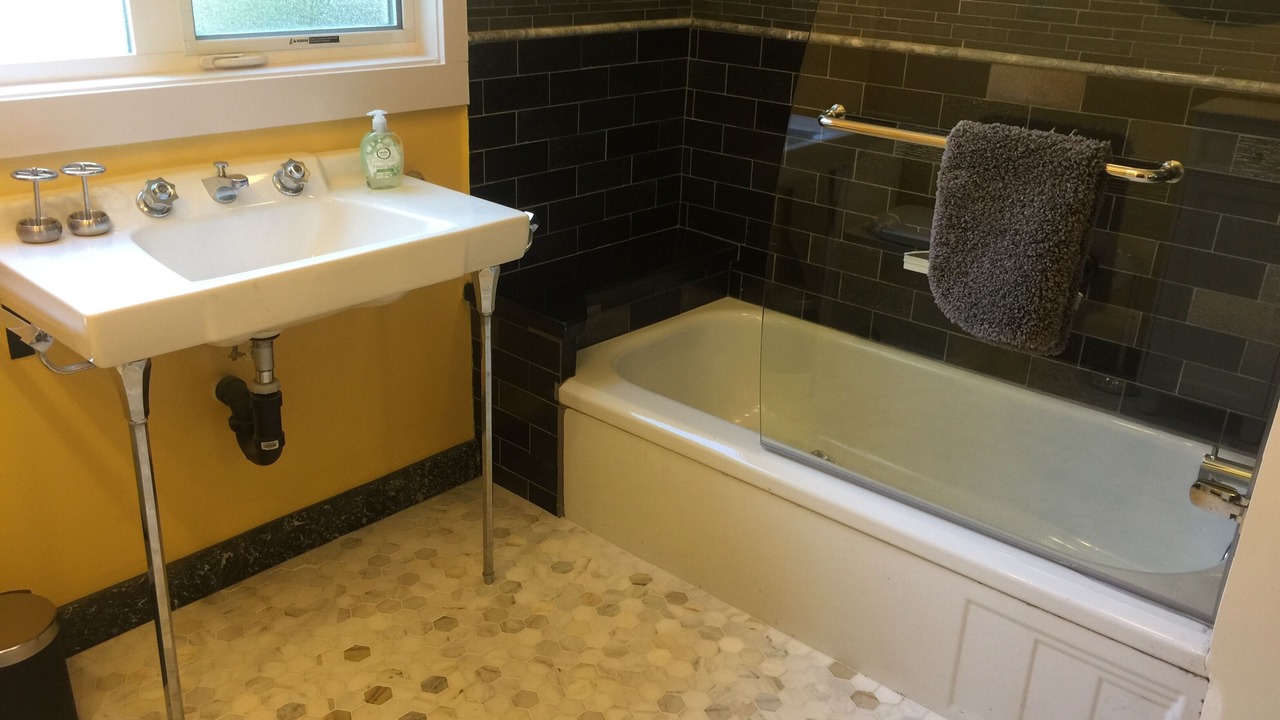 Photo of Bathroom in Piedmont Avenue