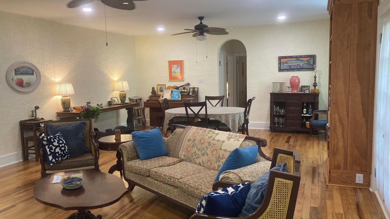 Photo of Livingroom in Gulf Hills