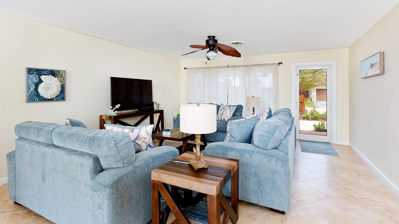 Photo of Livingroom in Cypress Lakes