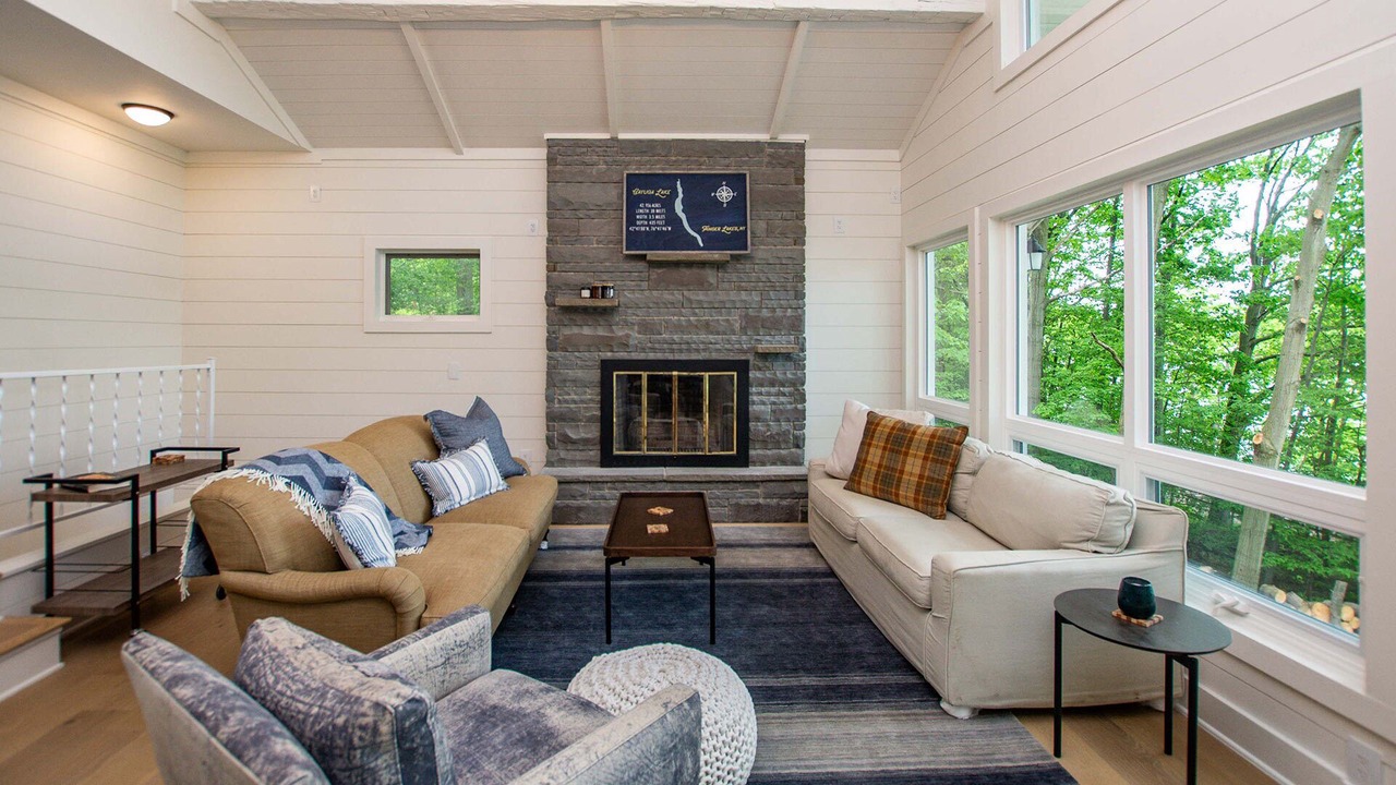 Photo of Livingroom in Lansing