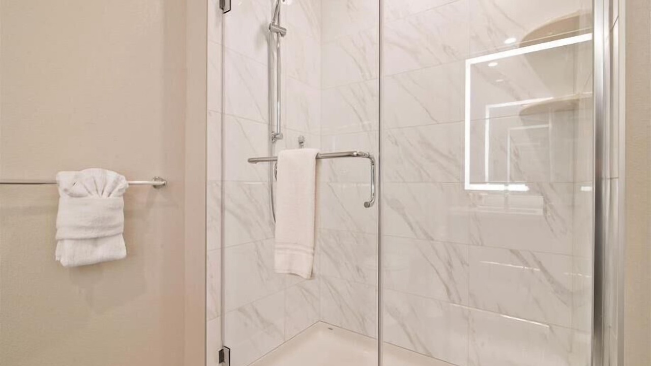 Photo of Bathroom in Shoreline West