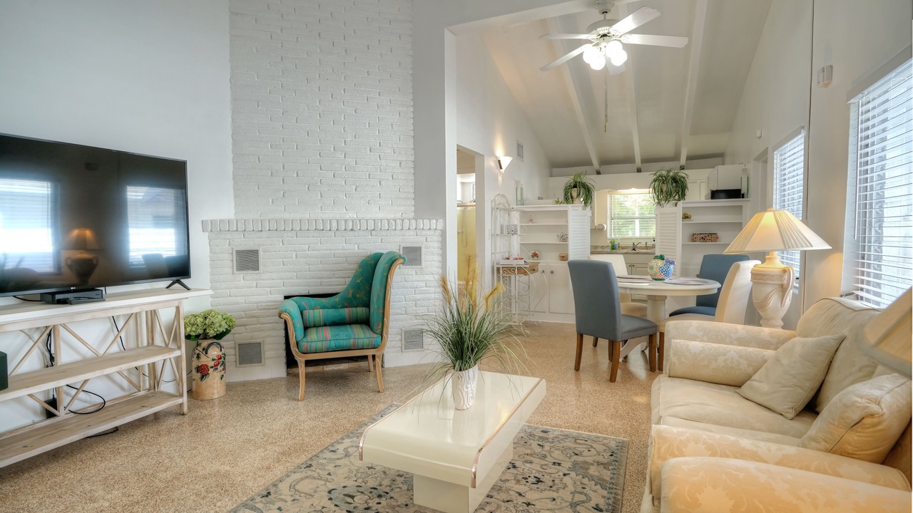 Photo of Livingroom in Lauderdale Beach