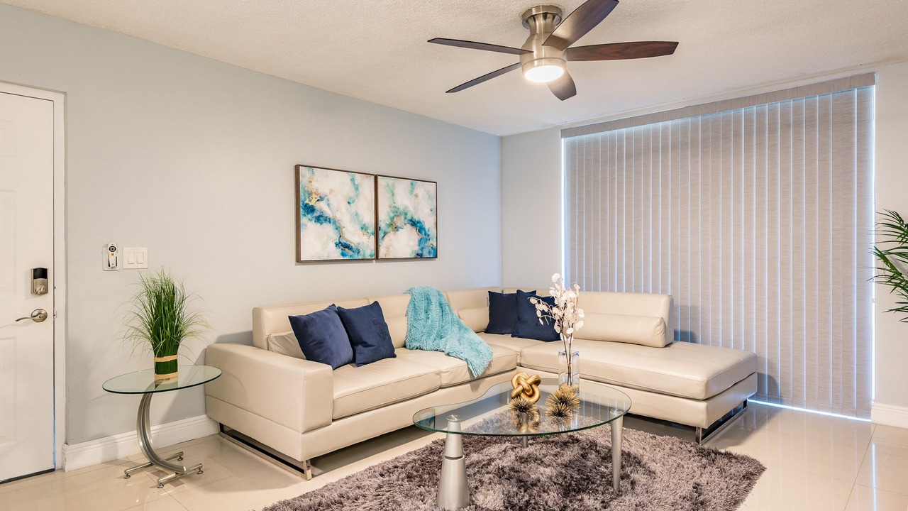 Photo of Livingroom in Pembroke Pines