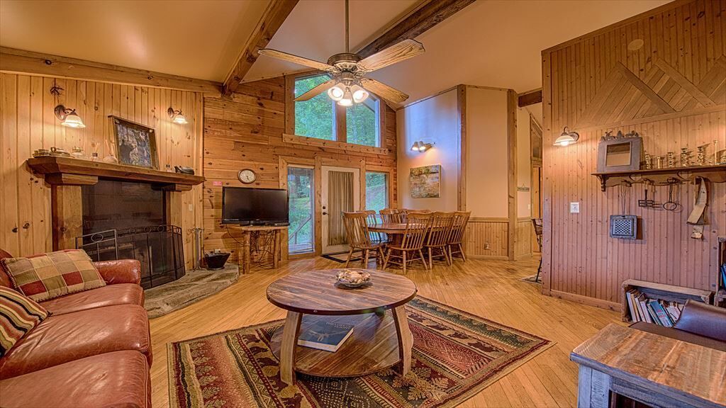 Photo of Livingroom in Maggie Valley