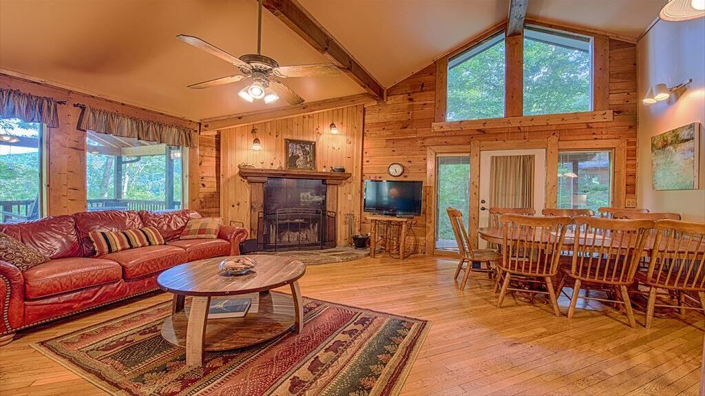 Photo of Livingroom in Maggie Valley