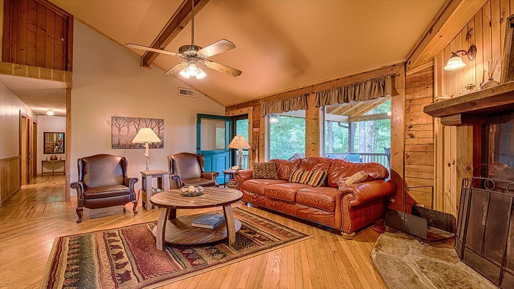 Photo of Livingroom in Maggie Valley