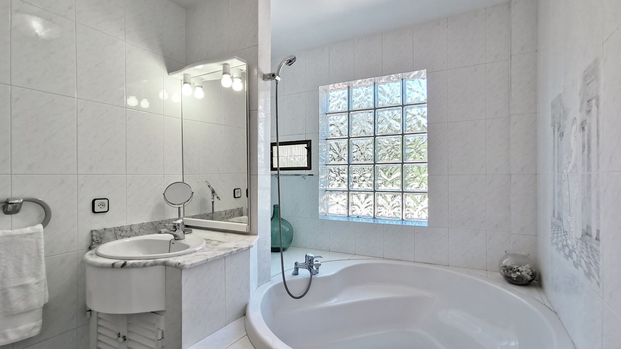 Photo of Bathroom in Crestatx