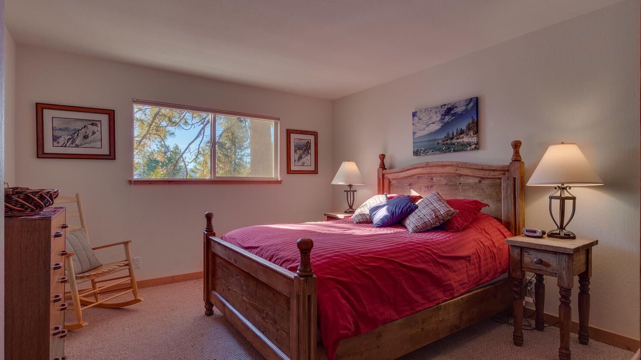 Photo of Bedroom in Lake Forest
