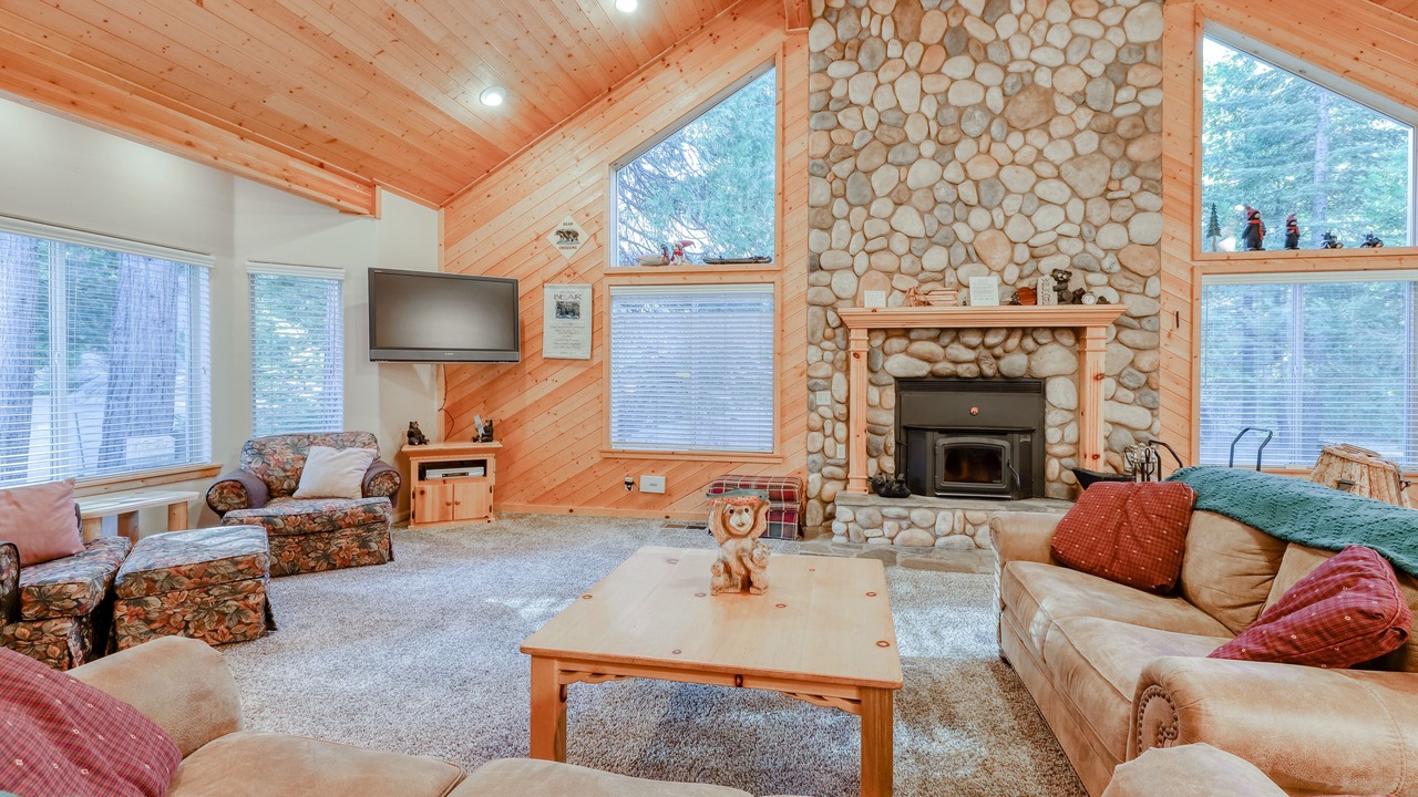 Photo of Livingroom in Shaver Lake