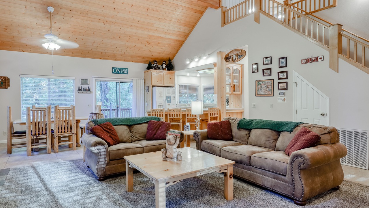 Photo of Livingroom in Shaver Lake