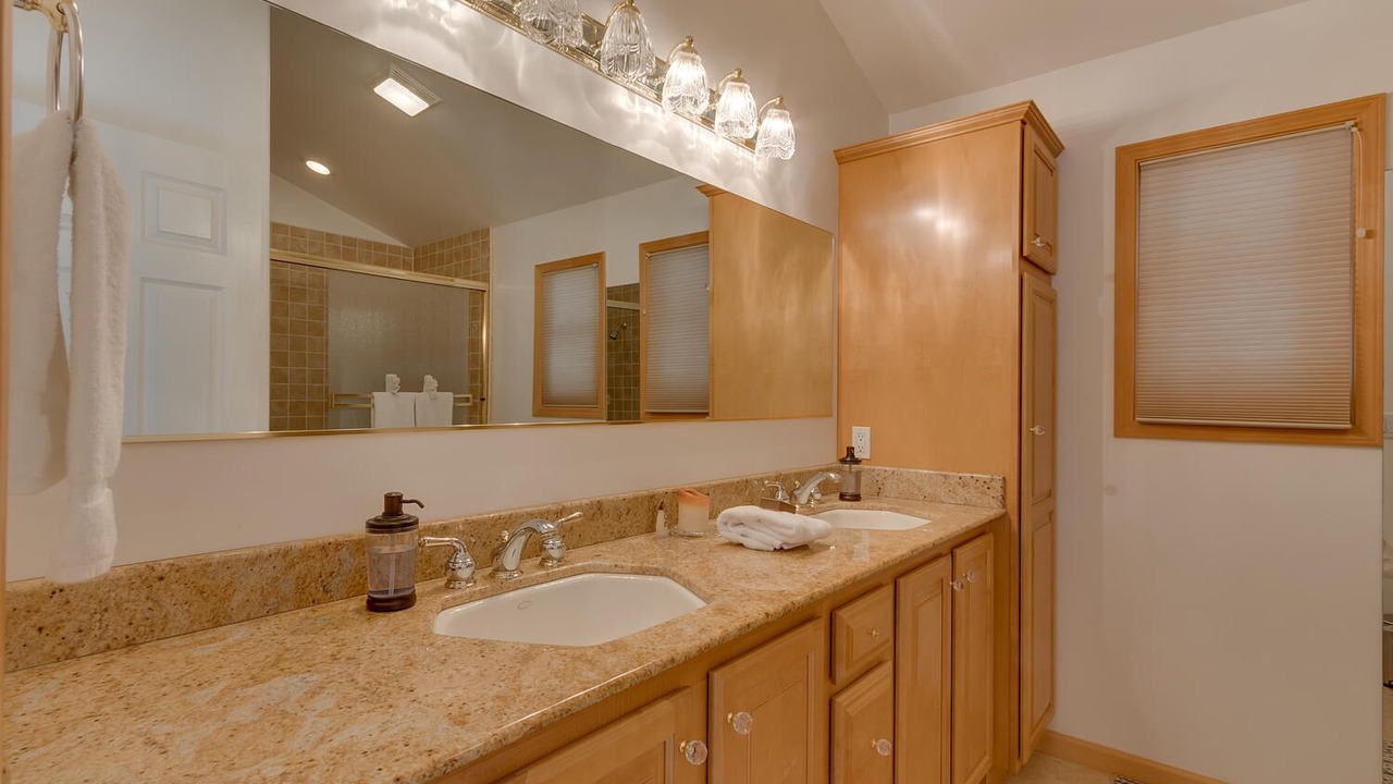 Photo of Bathroom in Tahoma
