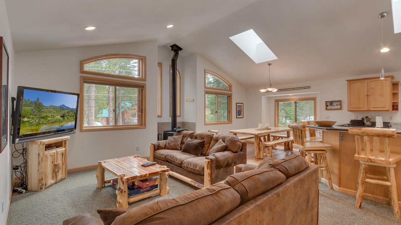Photo of Livingroom in Tahoma