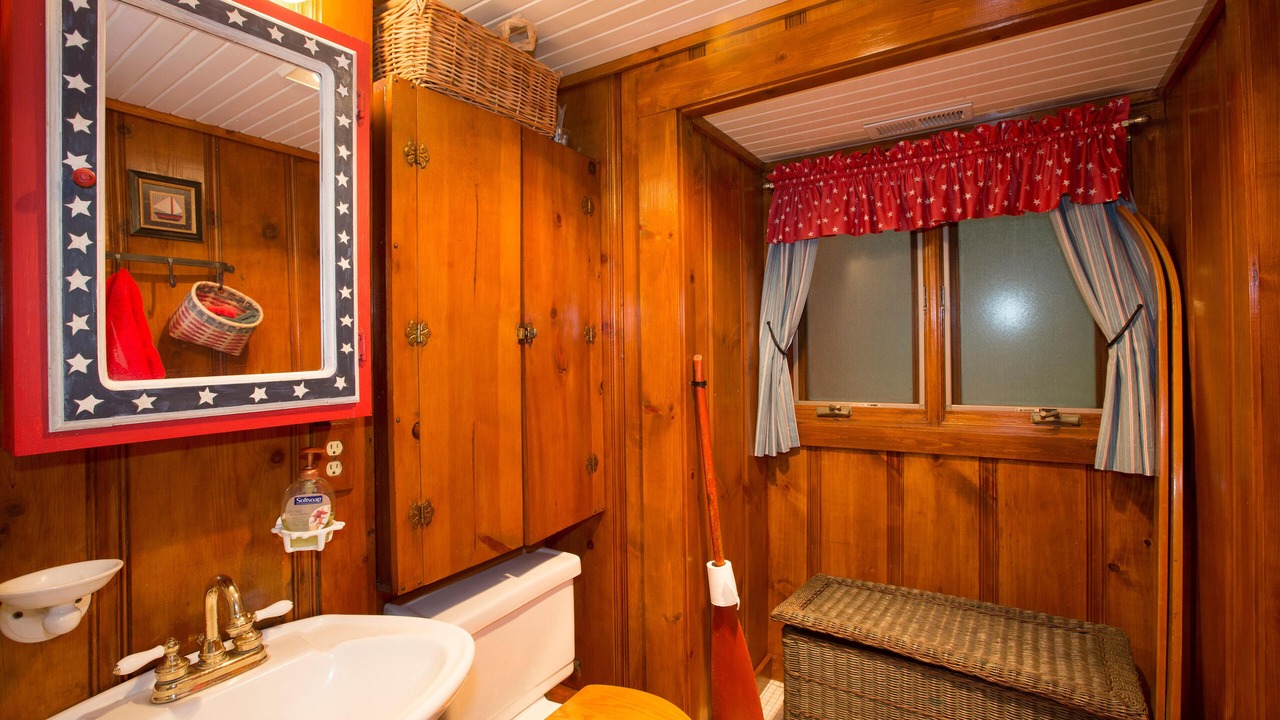 Photo of Bathroom in Pineland