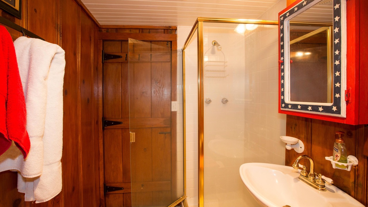 Photo of Bathroom in Pineland