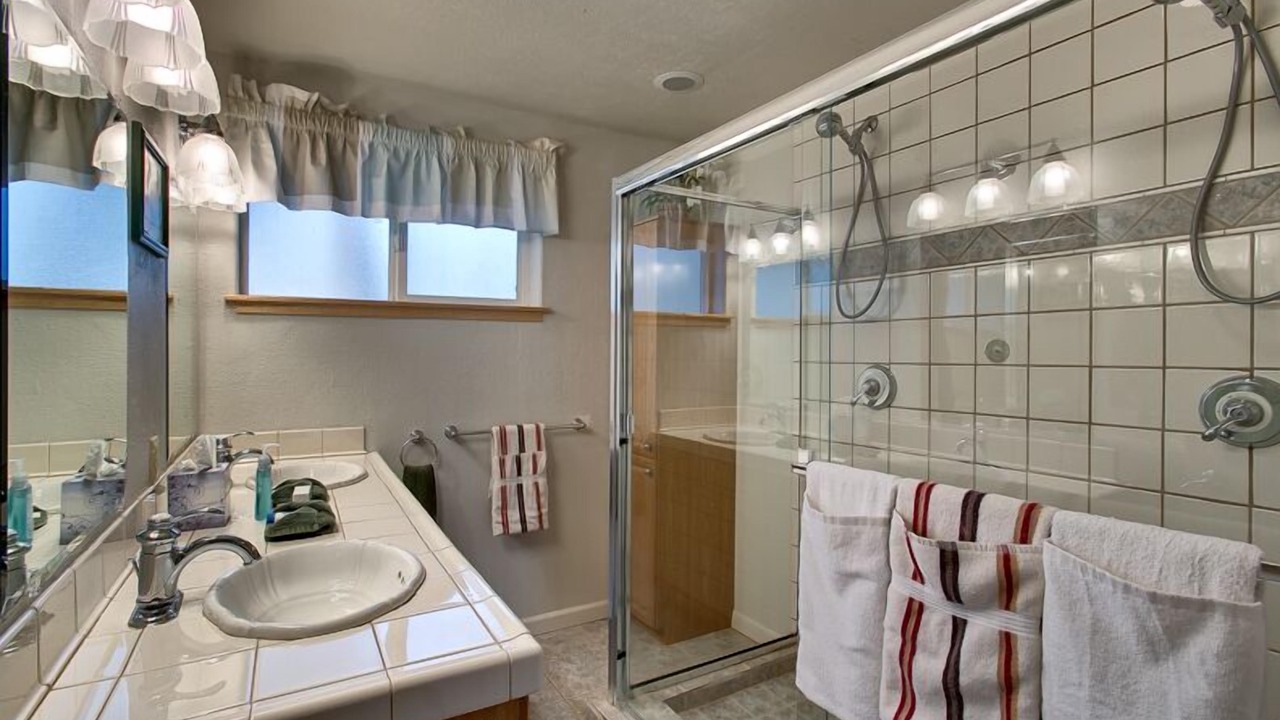 Photo of Bathroom in Lower Kingsbury