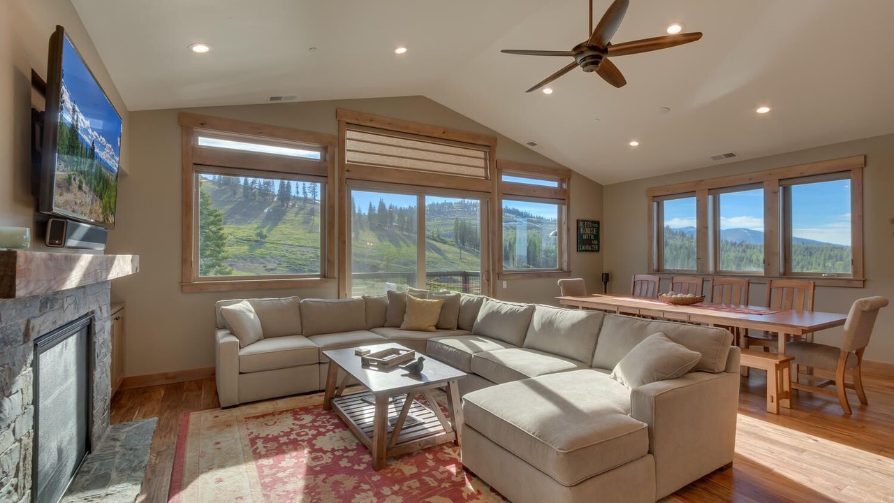Photo of Livingroom in Truckee