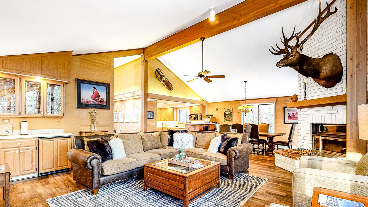 Photo of Livingroom in Tahoe Pines