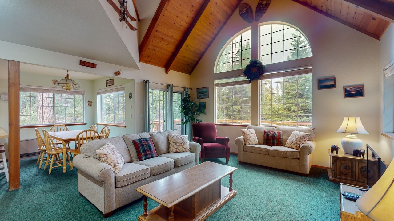 Photo of Livingroom in Shaver Lake