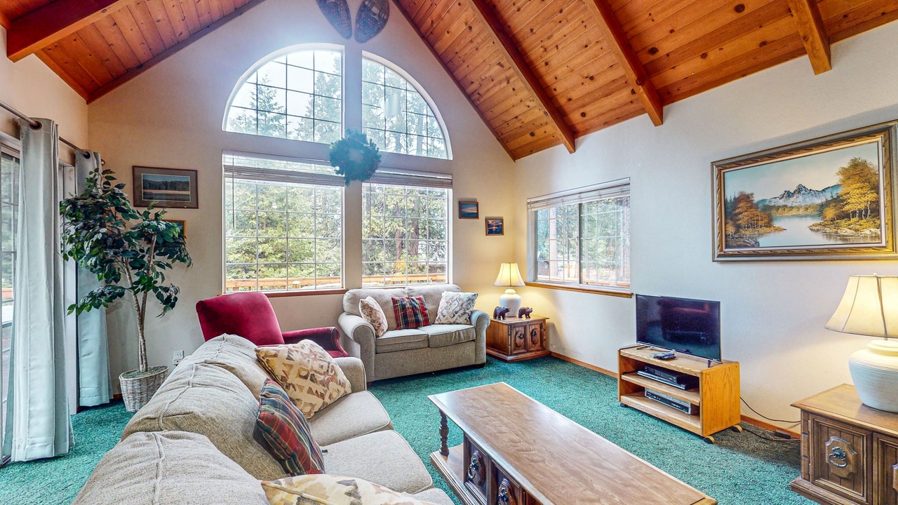 Photo of Livingroom in Shaver Lake
