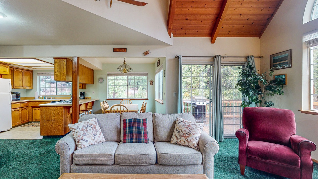 Photo of Livingroom in Shaver Lake