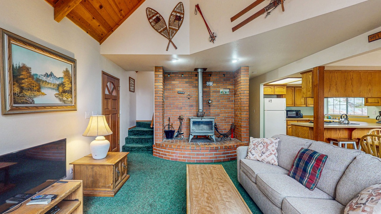 Photo of Livingroom in Shaver Lake