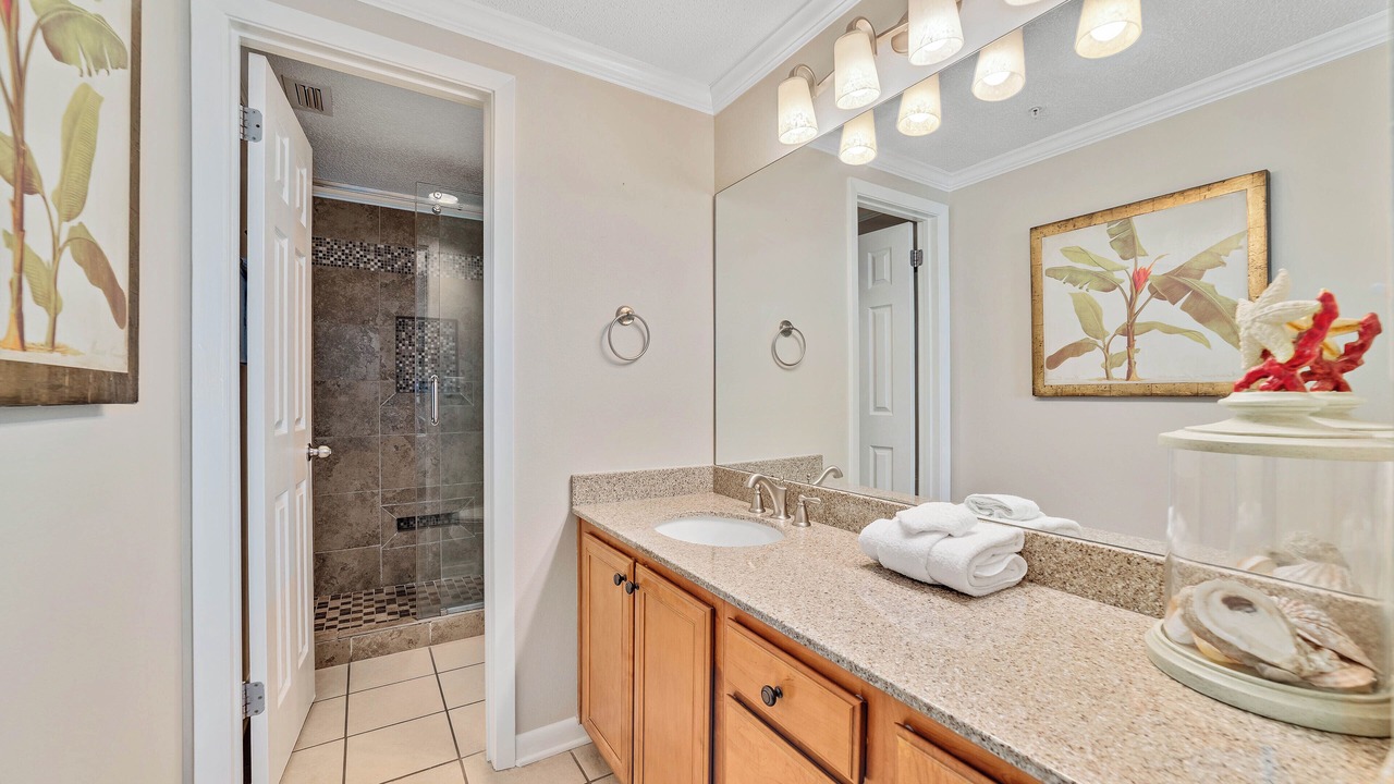 Photo of Bathroom in Orange Beach East