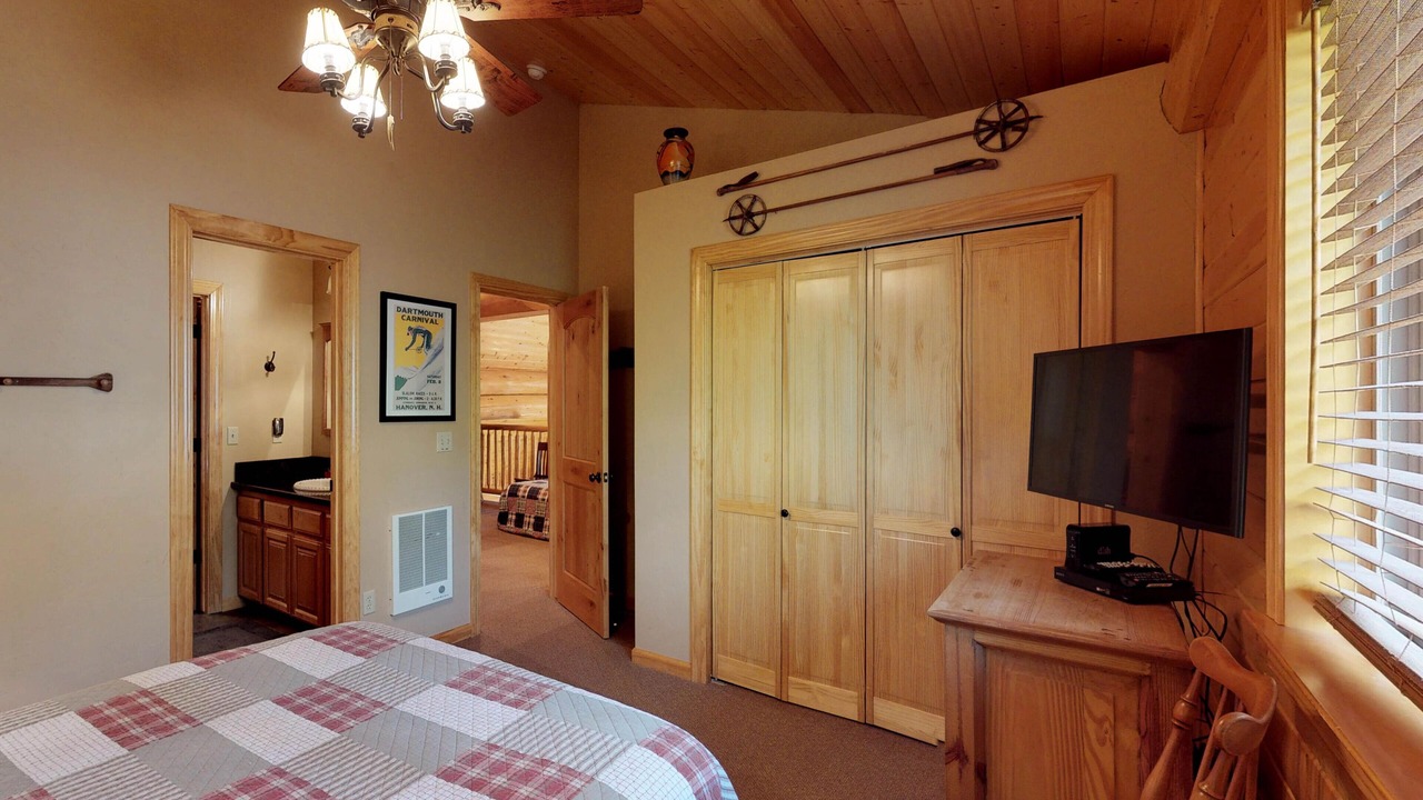 Photo of Bedroom in Lakeshore