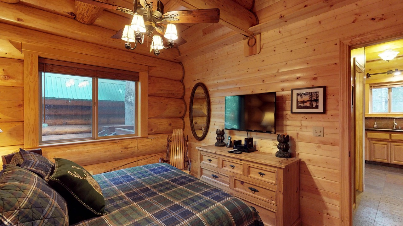 Photo of Bedroom in Lakeshore