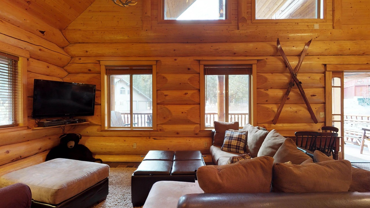 Photo of Livingroom in Lakeshore