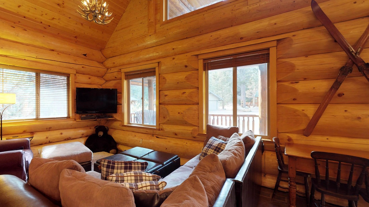 Photo of Livingroom in Lakeshore
